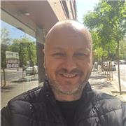 Me defino como una persona con mucha empatía y gusto por los niños .